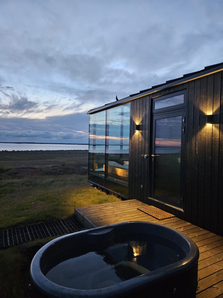 Panorama glass lodge with hot tub